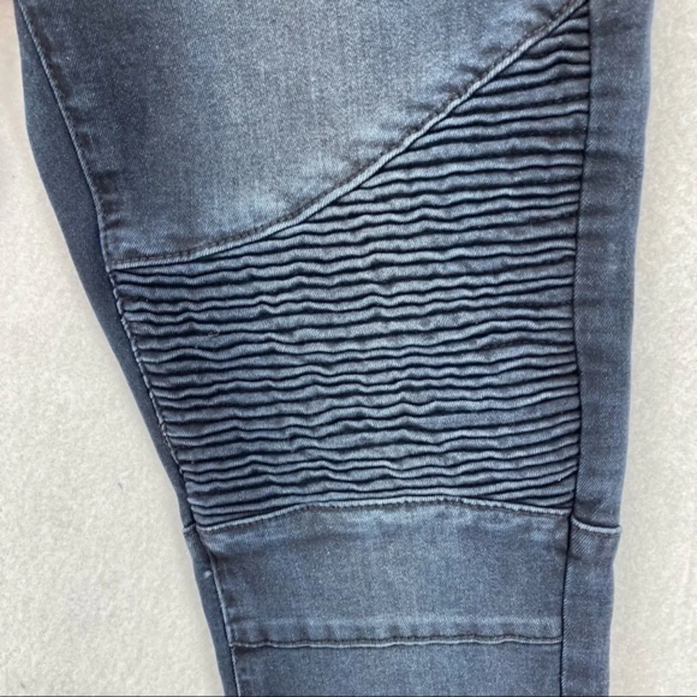 Fashion Nova Dark Wash Denim‎ Crop Moto Skinny Jean
